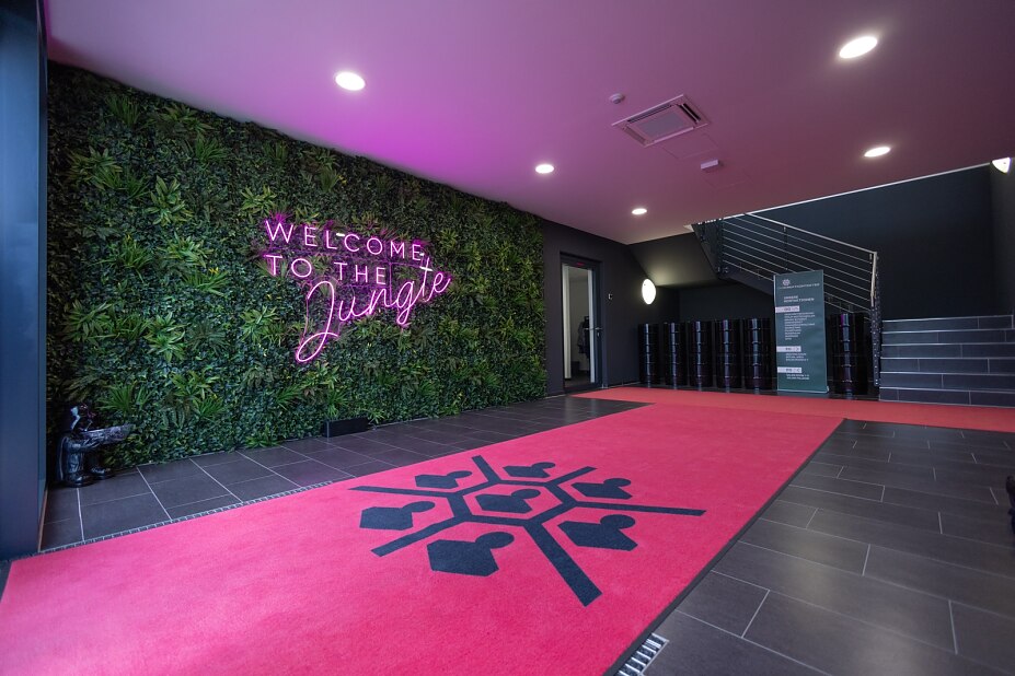 WELCOME TO THE JUNGLE! WELCOME TO THE JUNGLE!