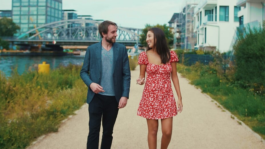 Andreas Lorenz flirtet mit einer schönen Frau