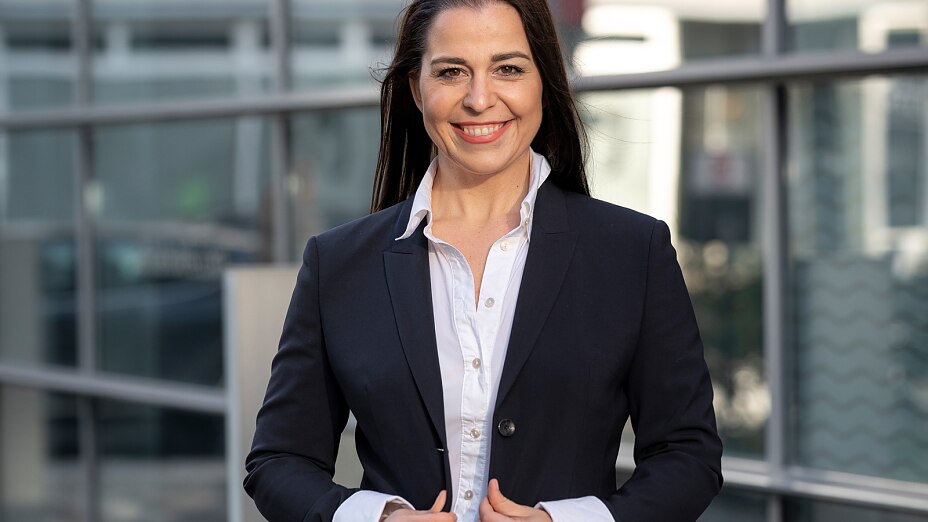 ONESTY COO Constanze Patzig unterstützt mit dem Female Empowerment Program gezielt Frauen auf ihrem Karriereweg.