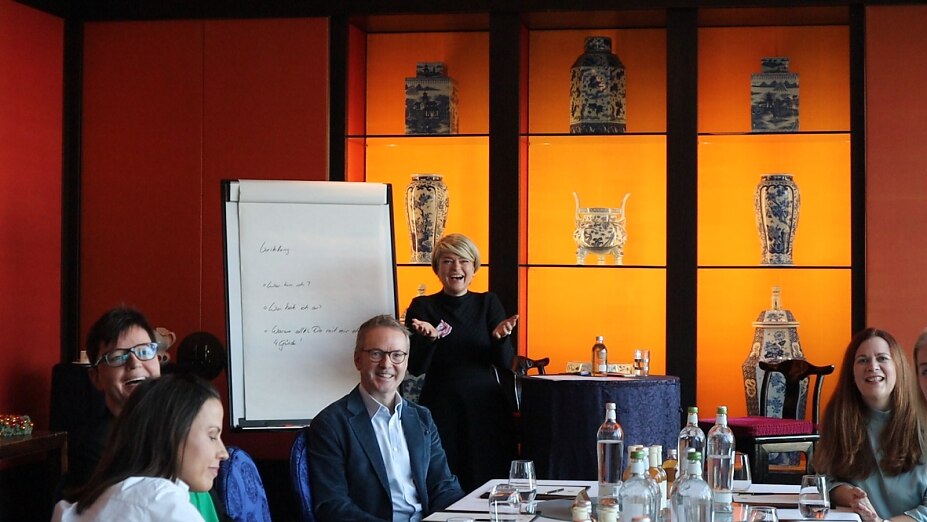 Wachstum kann Freude machen. Als einziger Mann auf den Veranstaltungen der Selfmade Women Academy: Barbaras Ehemann Stefan. Wachstum kann Freude machen. Als einziger Mann auf den Veranstaltungen der Selfmade Women Academy: Barbaras Ehemann Stefan.