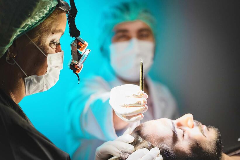 Modernste Haartransplantation bei der Hermest Clinic in der Türkei: Präzise, schonend, natürlich.