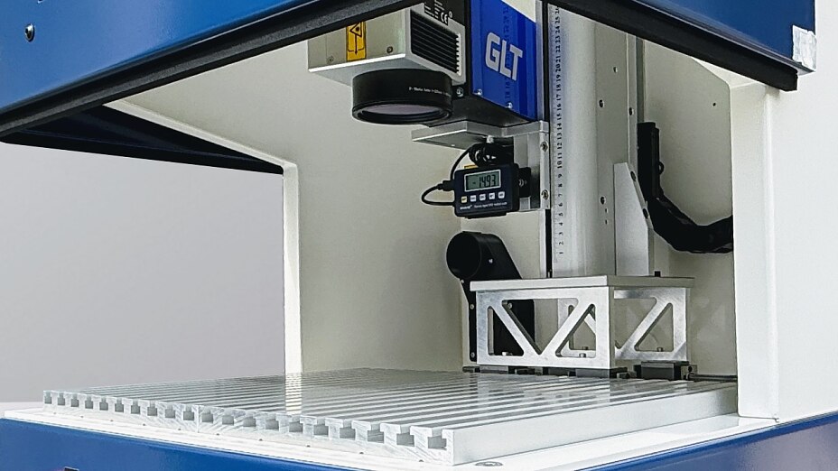 Laserbeschrifter Gravis mit verfahrbarer Achse