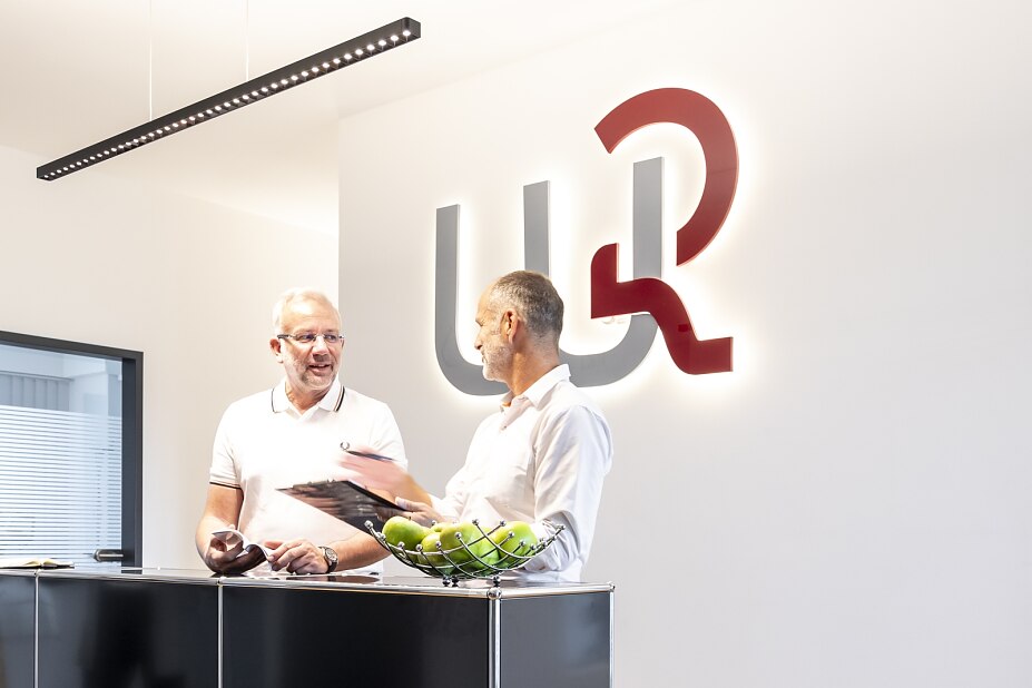 Empfangsbereich der Praxis Dr. Walter Russ in München – professionelle betriebsärztliche Betreuung und arbeitsmedizinische Vorsorge