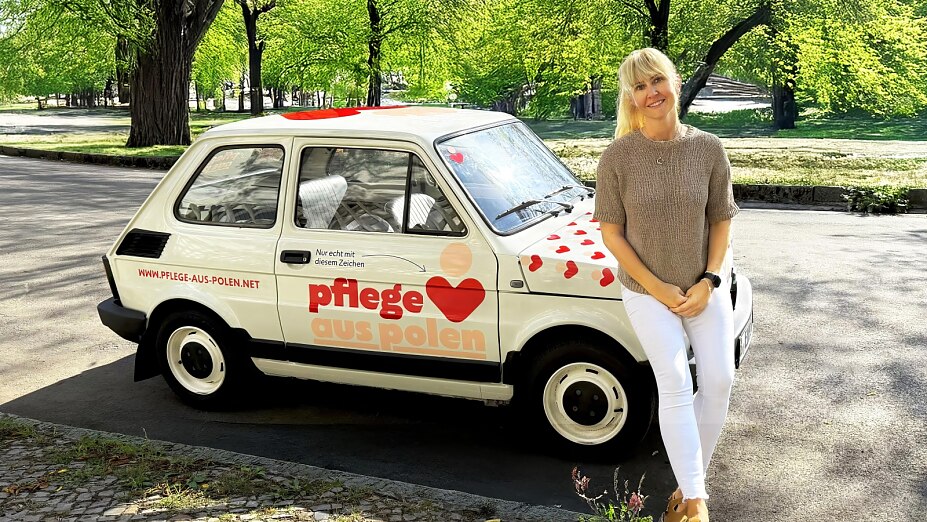 Eva Isabella Mischau ist vor über 30 Jahren mit Ihrer Familie nach Berlin gezogen. Mit ihrem ikonischen Fiat Polski verbindet sie eine persönliche Geschichte und Heimat.