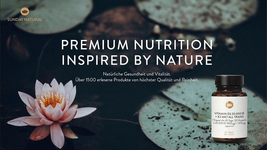 Werbeanzeige von Sunday Natural mit dem Slogan "PREMIUM NUTRITION INSPIRED BY NATURE", einer rosa Seerose und einer Flasche Vitamin D3 + K2.