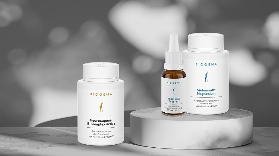 Drei Mikronährstoffpräparate, zwei davon auf einem Potest: Neurosagena Vitamin B Komplex, Vitamin D3 Tropfen und Siebensalz Magnesium von BIOGENA